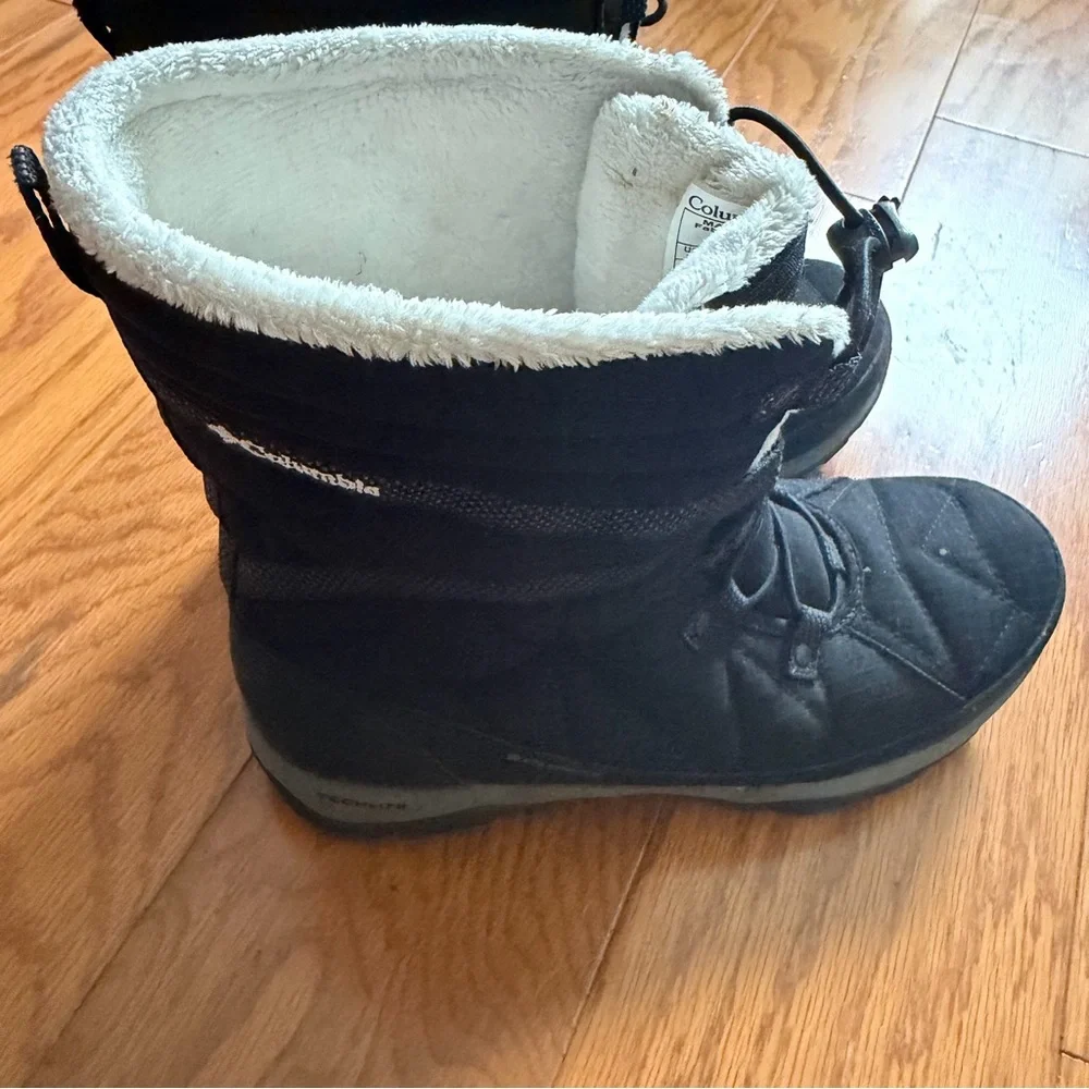 Columbia Black and White Women's Winter Snow Boots 8.5 waterproof techlite